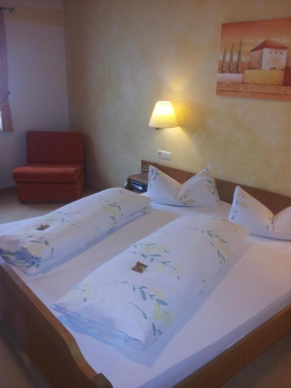 Hotel - Restaurant Hirschen - Werneths Landgasthof Beim Europa- Park Rust ラインハウゼン エクステリア 写真