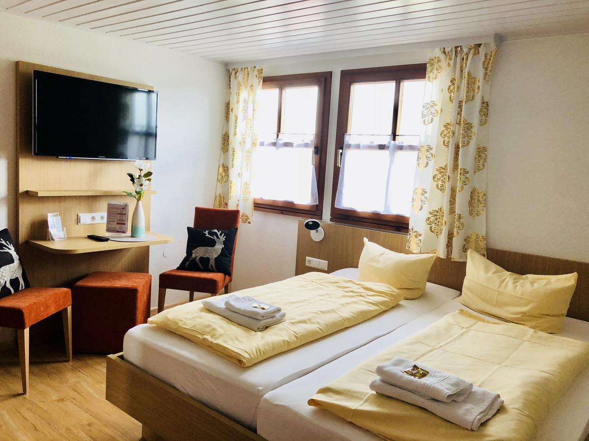 Hotel - Restaurant Hirschen - Werneths Landgasthof Beim Europa- Park Rust ラインハウゼン エクステリア 写真