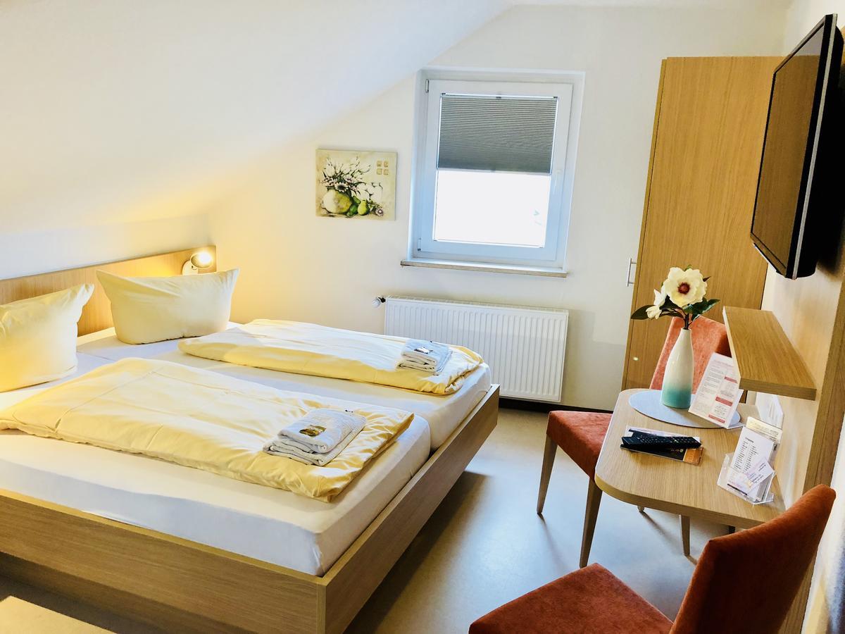 Hotel - Restaurant Hirschen - Werneths Landgasthof Beim Europa- Park Rust ラインハウゼン エクステリア 写真