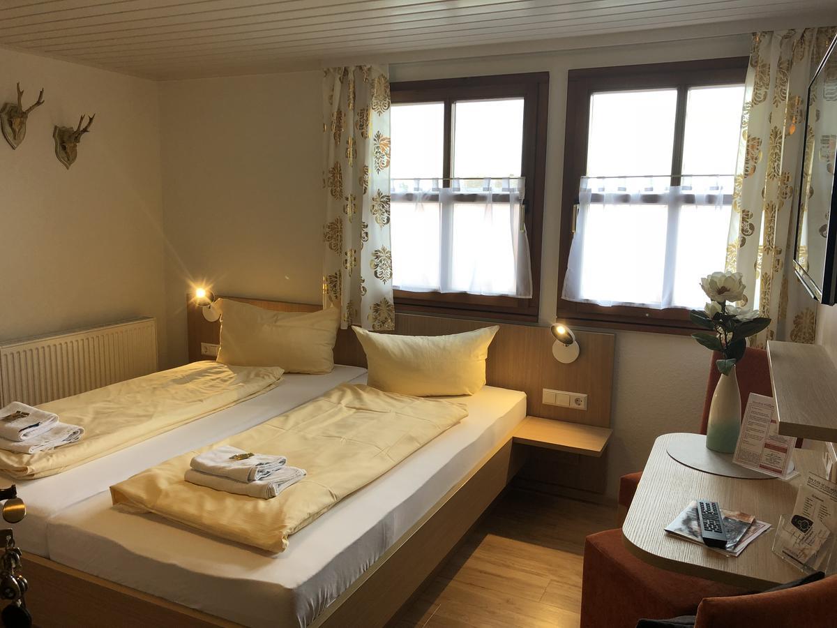 Hotel - Restaurant Hirschen - Werneths Landgasthof Beim Europa- Park Rust ラインハウゼン エクステリア 写真