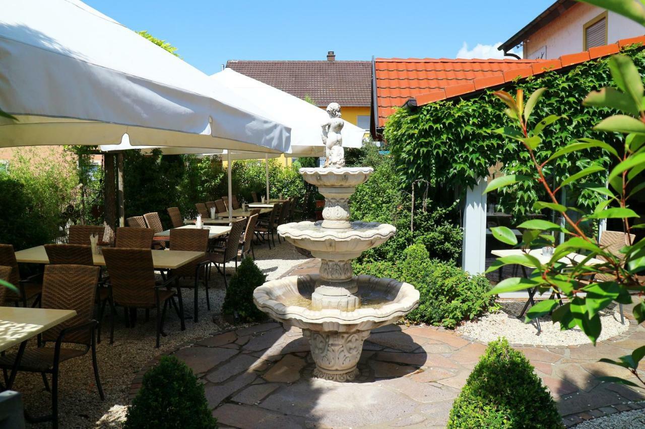 Hotel - Restaurant Hirschen - Werneths Landgasthof Beim Europa- Park Rust ラインハウゼン エクステリア 写真